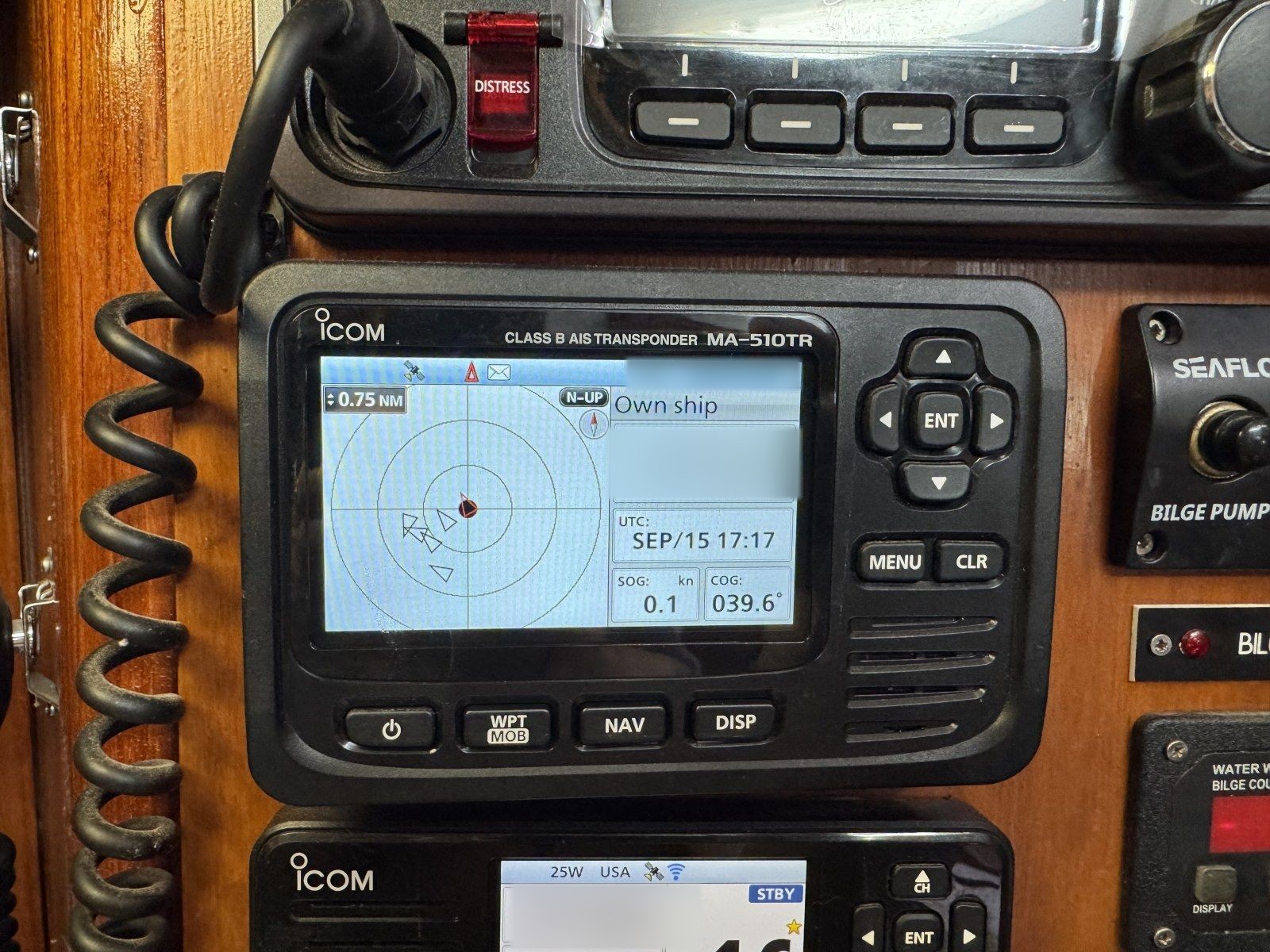 ICOM MA-510TR AIS close-up with plot