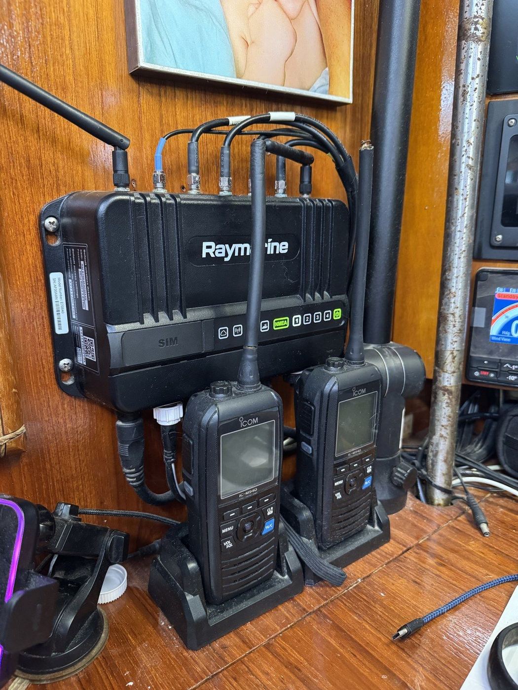Raymarine YachtSense Link E70640 with two ICOM IC-M94D handhelds in cradles